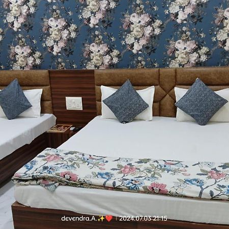 Hotel Ganga Sagar Uddzsaín Kültér fotó