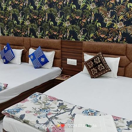 Hotel Ganga Sagar Uddzsaín Kültér fotó