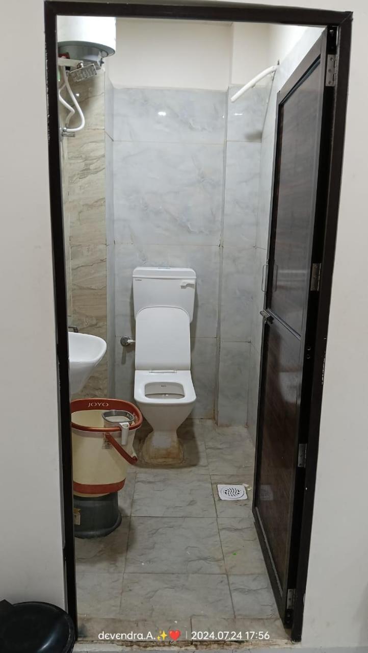 Hotel Ganga Sagar Uddzsaín Kültér fotó