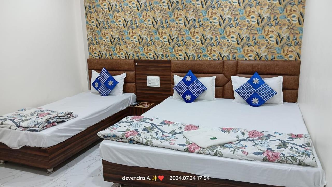 Hotel Ganga Sagar Uddzsaín Kültér fotó