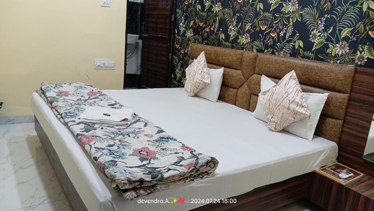 Hotel Ganga Sagar Uddzsaín Kültér fotó